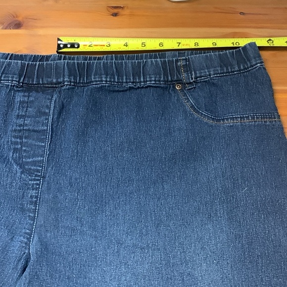 Pennington’s Denim Capris, Medium Weight, Back Pockets, Elastic Waist w Stretch - Picture 4 of 12